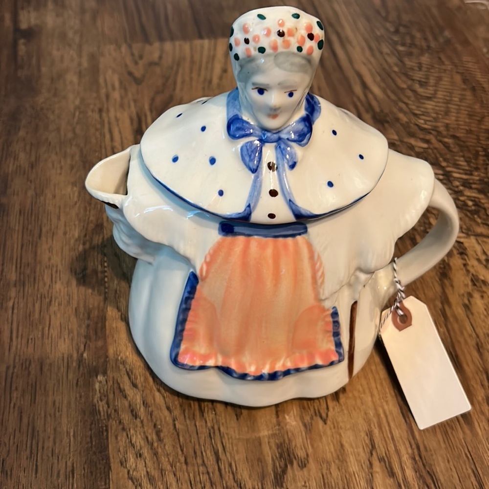 Shawnee vtg granny Anne tea pot